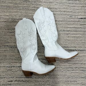White Leather Western Cowboy Boots.